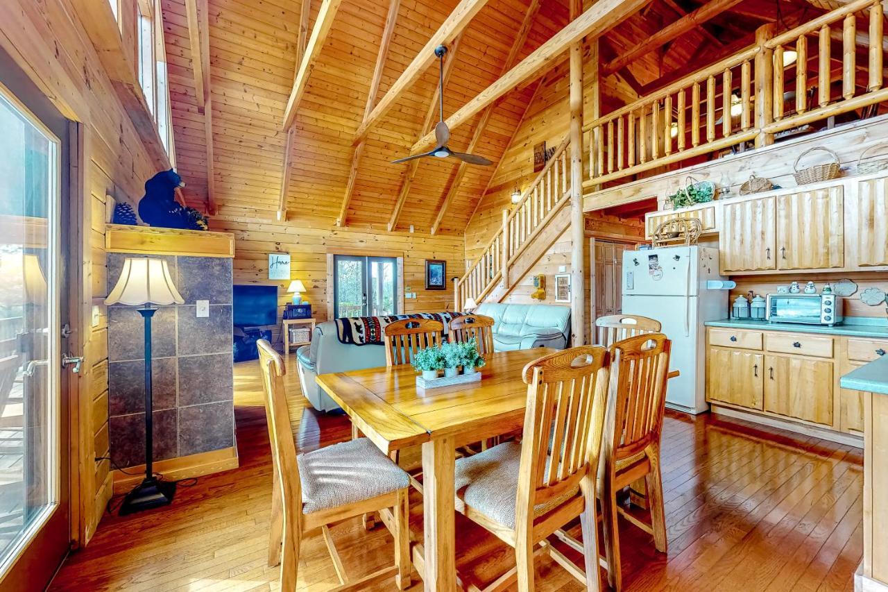 Lazy Bear Lodge Sevierville Exterior photo