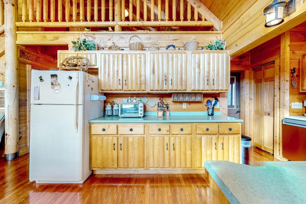 Lazy Bear Lodge Sevierville Exterior photo