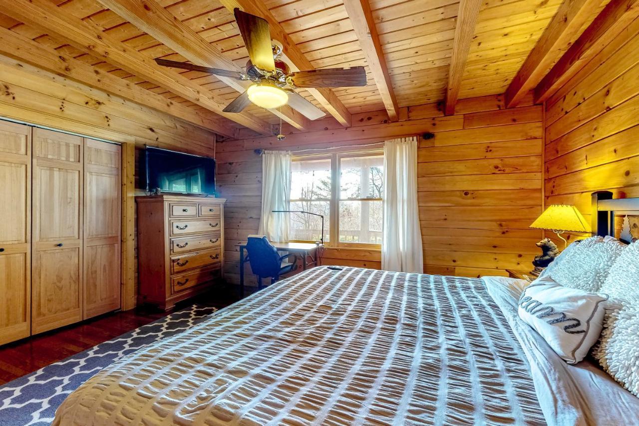 Lazy Bear Lodge Sevierville Exterior photo