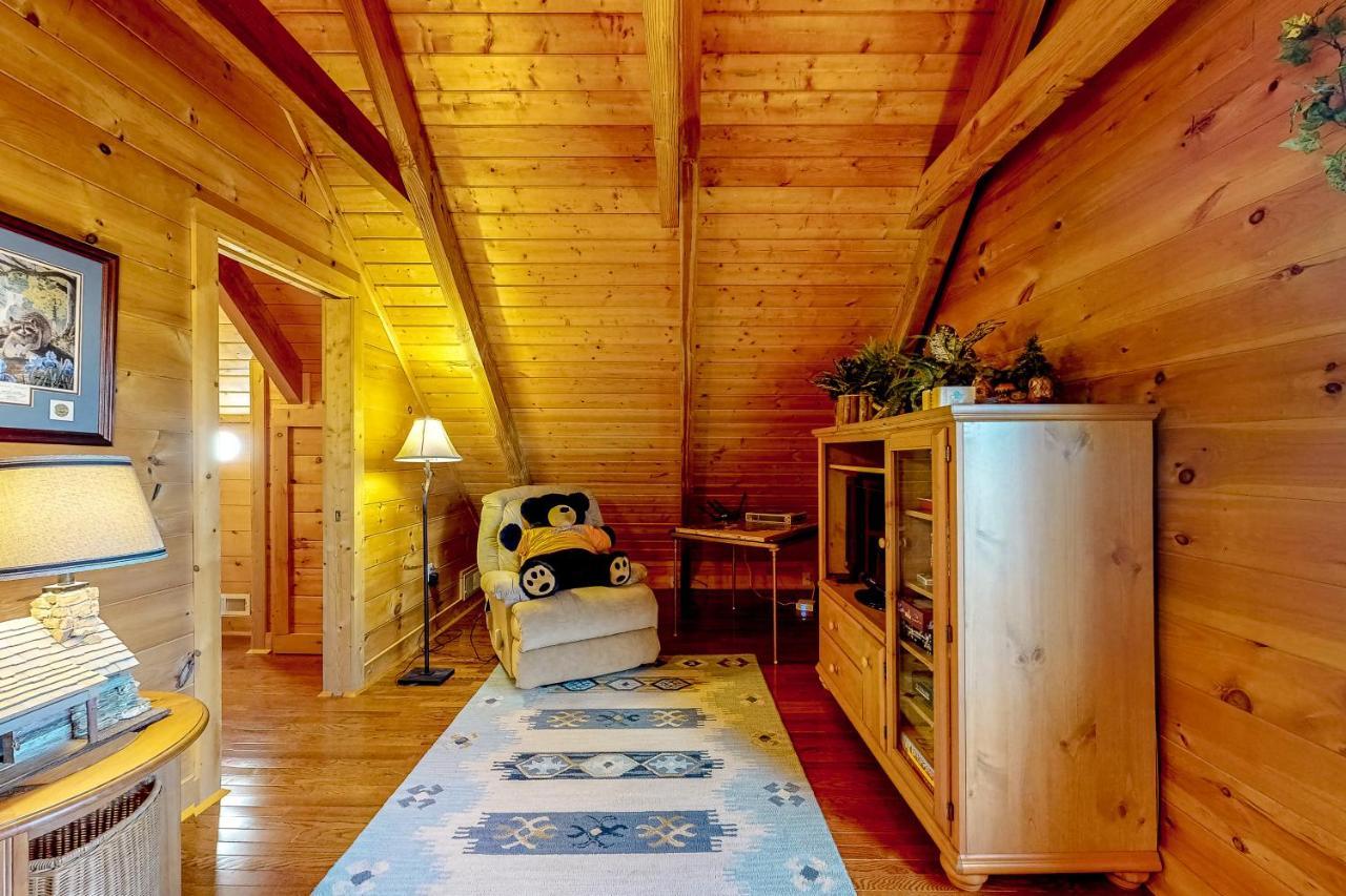 Lazy Bear Lodge Sevierville Exterior photo