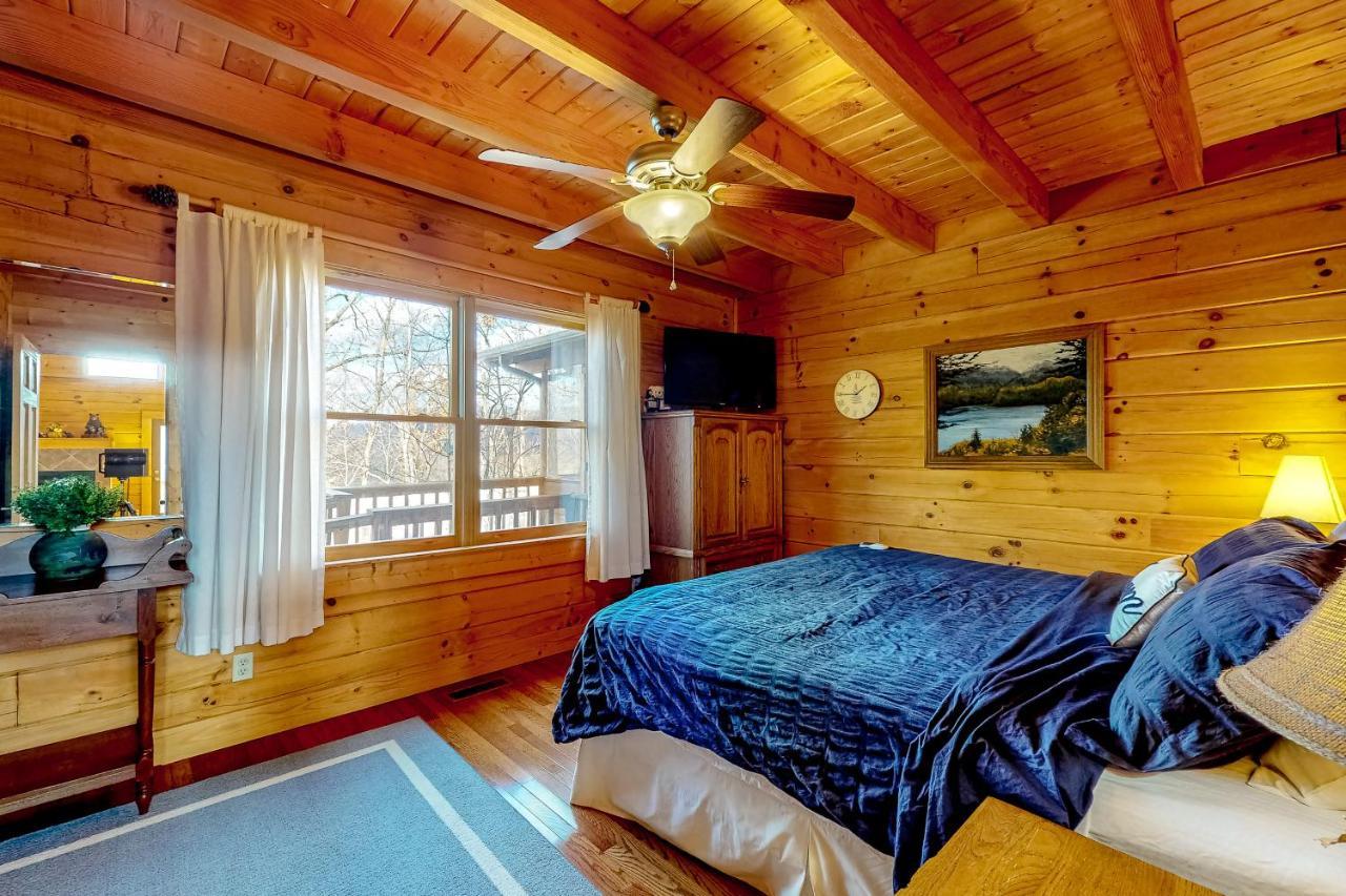 Lazy Bear Lodge Sevierville Exterior photo
