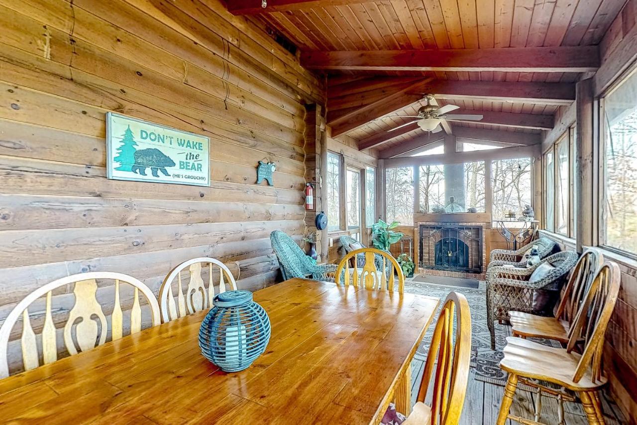 Lazy Bear Lodge Sevierville Exterior photo
