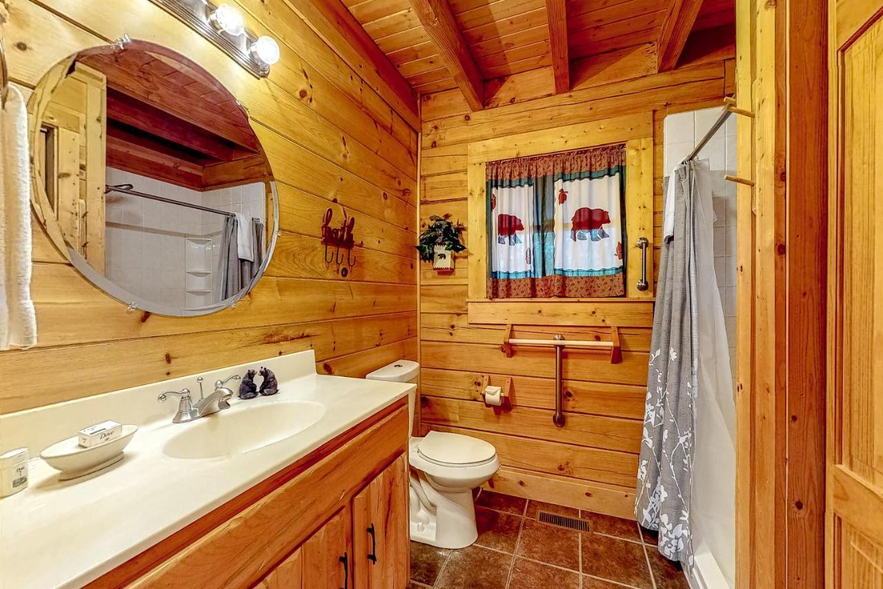 Lazy Bear Lodge Sevierville Exterior photo