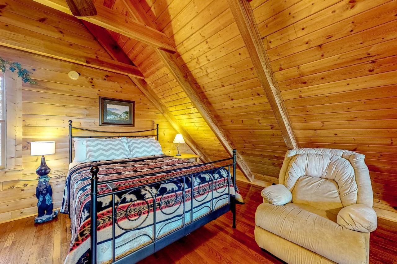 Lazy Bear Lodge Sevierville Exterior photo
