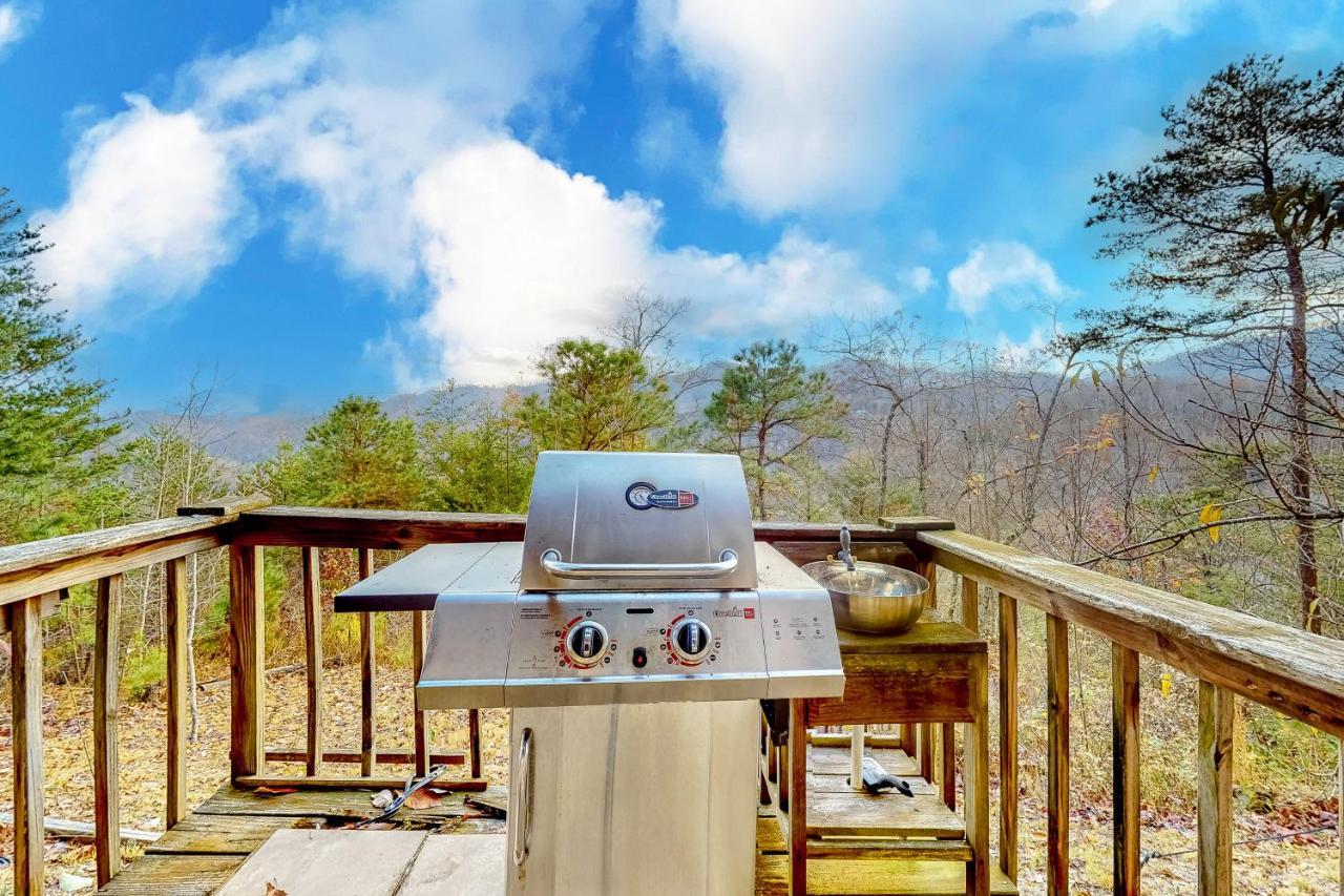 Lazy Bear Lodge Sevierville Exterior photo
